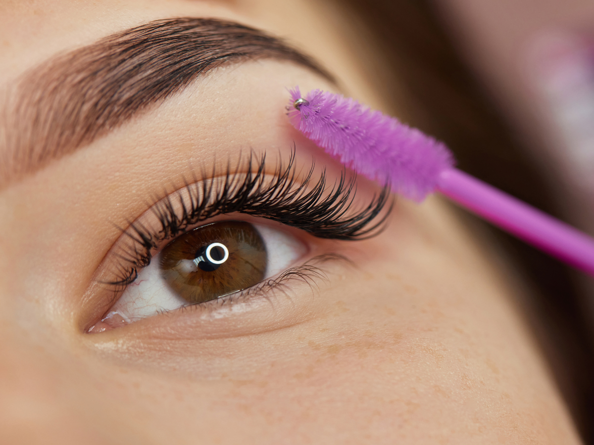 Wimpernverlängerung in Neu-Isenburg. Professionelle Wimpernbehandlung im Kosmetikstudio in Neu-Isenburg