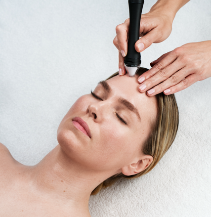 Mikrodermabrasion in Neu-Isenburg für ein glatteres und verfeinertes Hautbild
